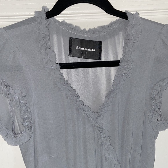 SOLD Reformation Gwyneth Gwenyth Wrap Slit Dress Plunging Ruffle Neckline Gray - Picture 10 of 15